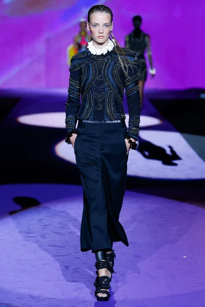 Look 24